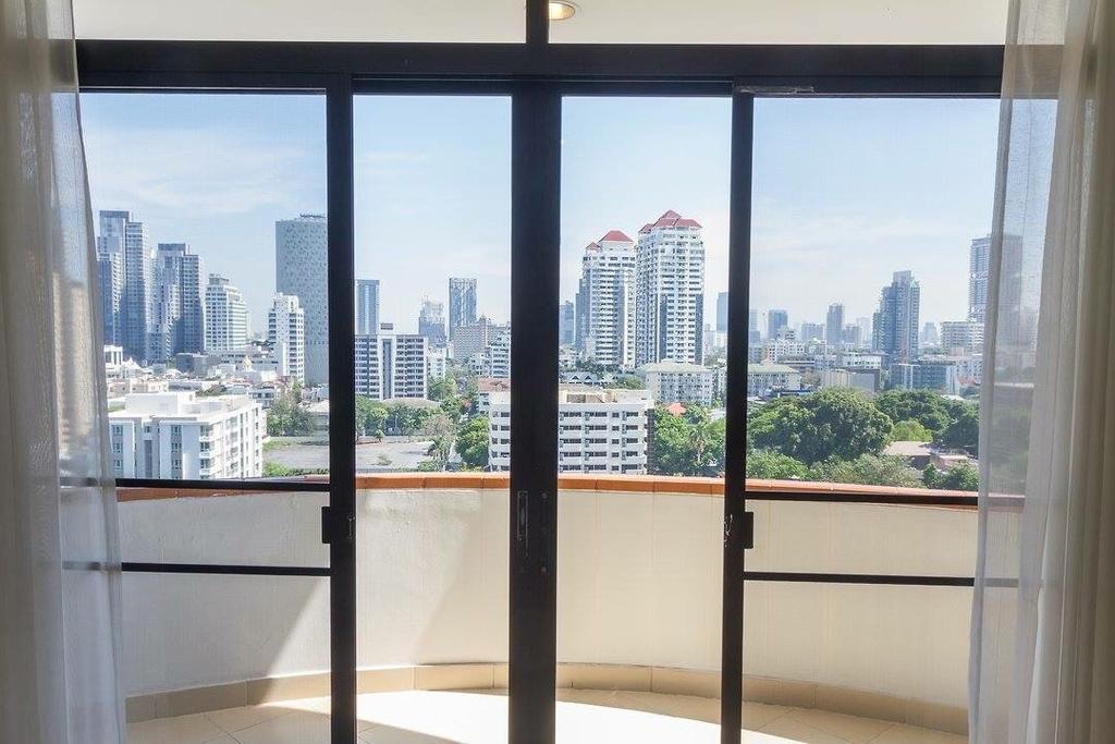Antique Palace Apartment Bangkok Bagian luar foto