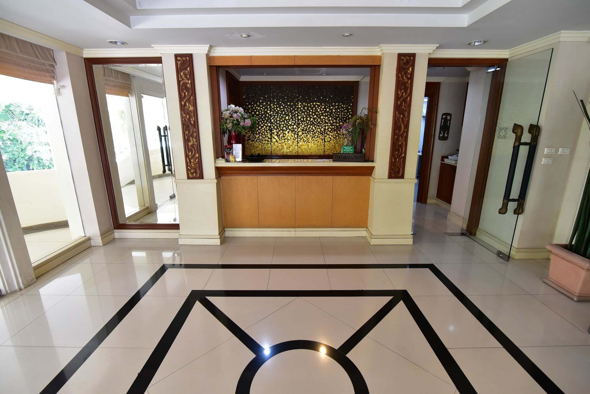 Antique Palace Apartment Bangkok Bagian luar foto