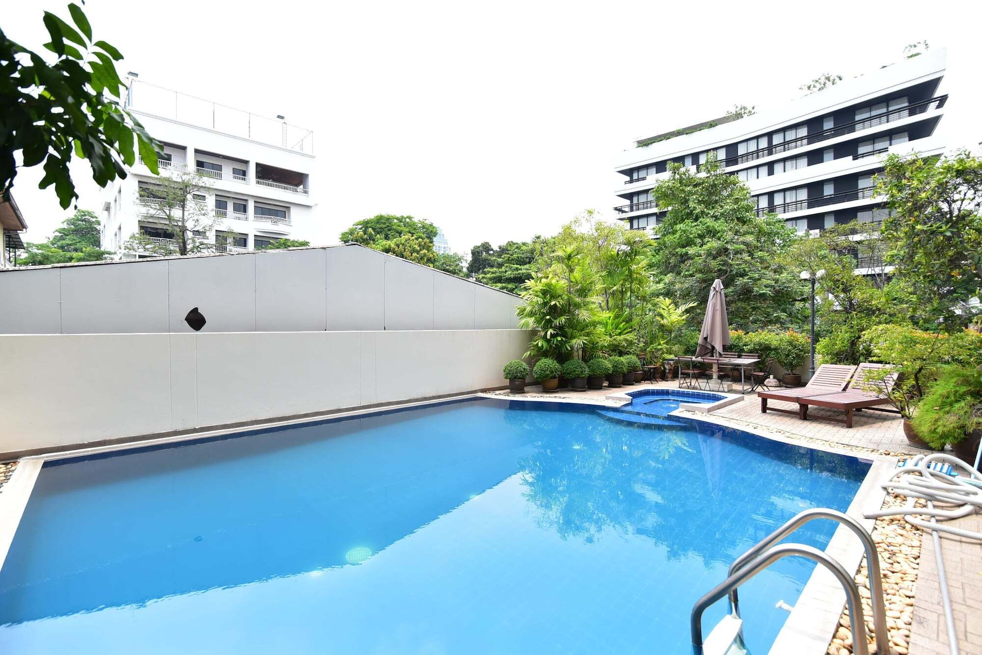 Antique Palace Apartment Bangkok Bagian luar foto